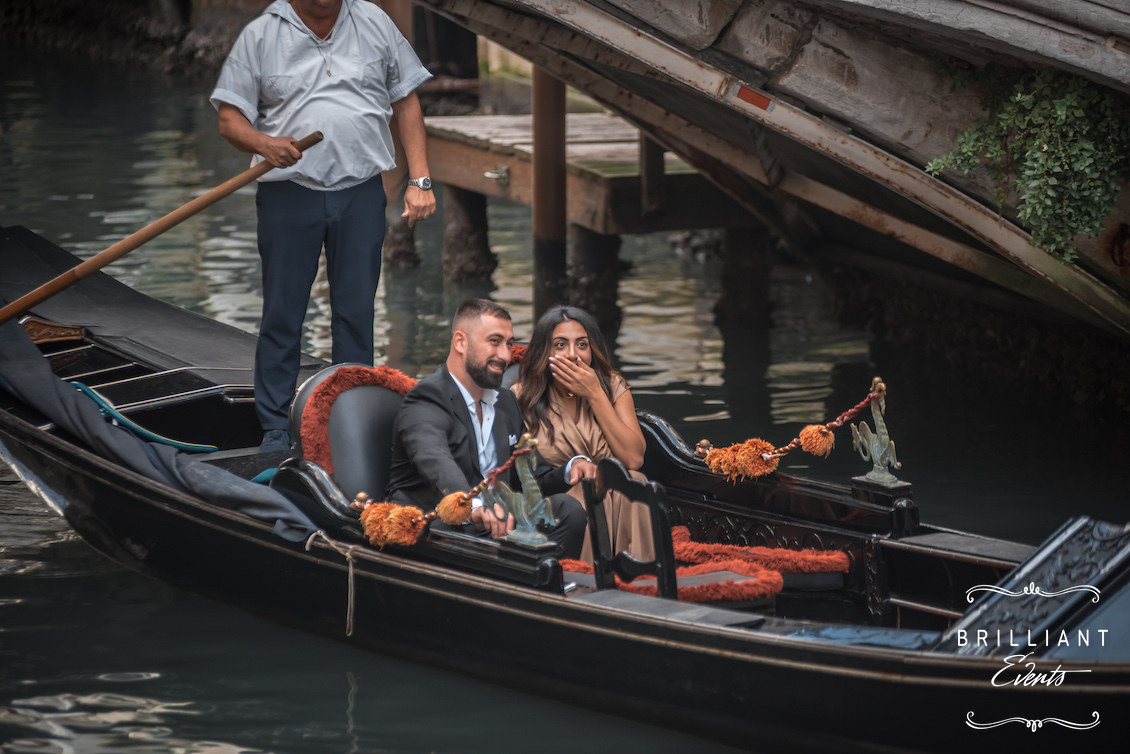 Proposta di matrimonio in gondola la sorpresa più romantica a Venezia Italia