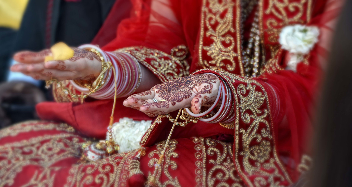 L’evento mehndi di Allyson prima del matrimonio indiano in Italia