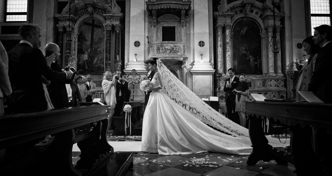 Fiaba d'amore a Venezia, il matrimonio cattolico nella chiesa San Moisè