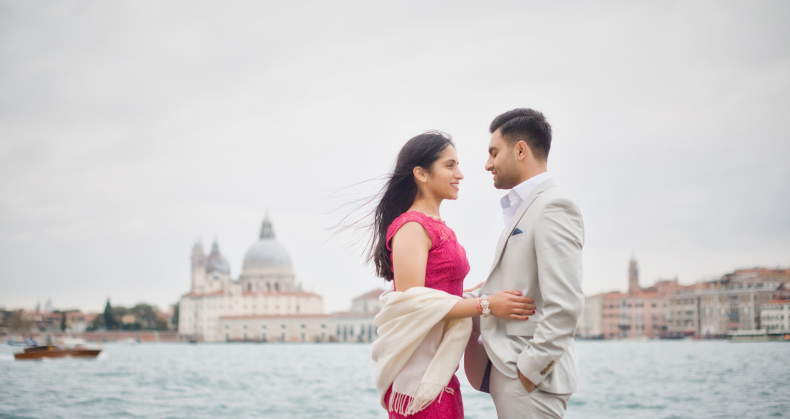 Fidanzamento nella romantica Venezia per una giovane coppia indiana
