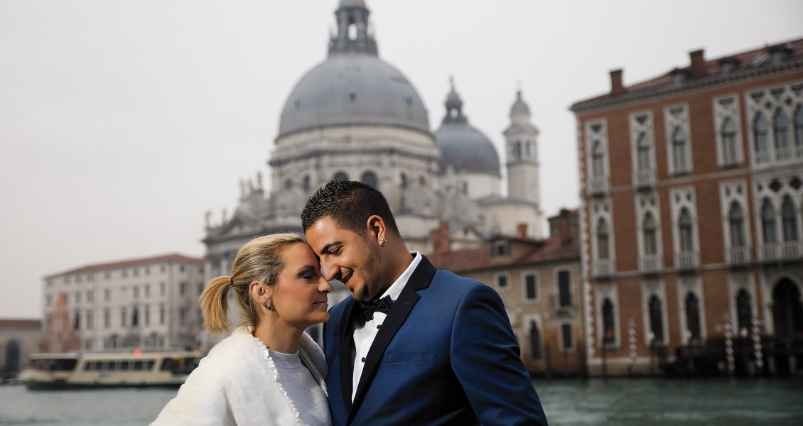 La più romantica cerimonia di rinnovo voti nuziali in gondola a Venezia