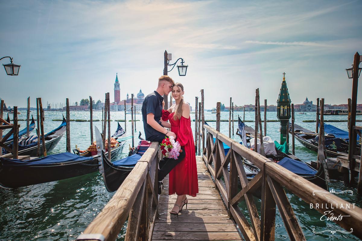 Proposta di matrimonio a Venezia in gondola con banner
