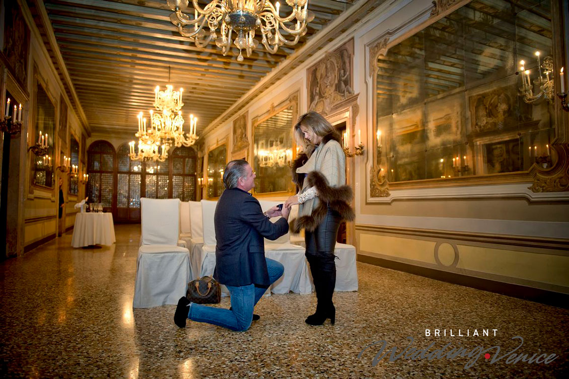 Proposta di matrimonio in un palazzo veneziano