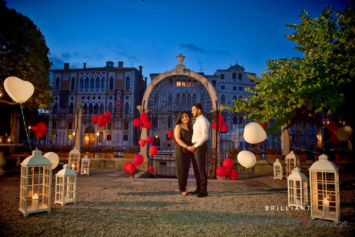 Proposta di matrimonio in uno splendido giardino