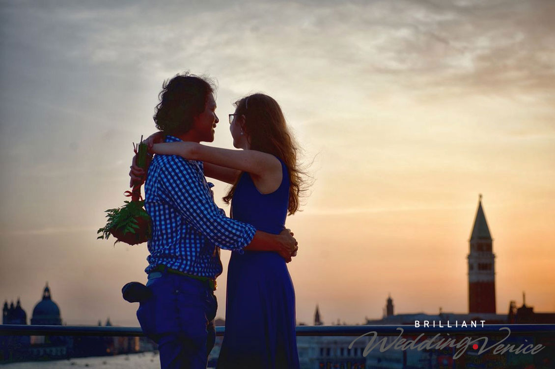 Proposta di matrimonio su un ponte