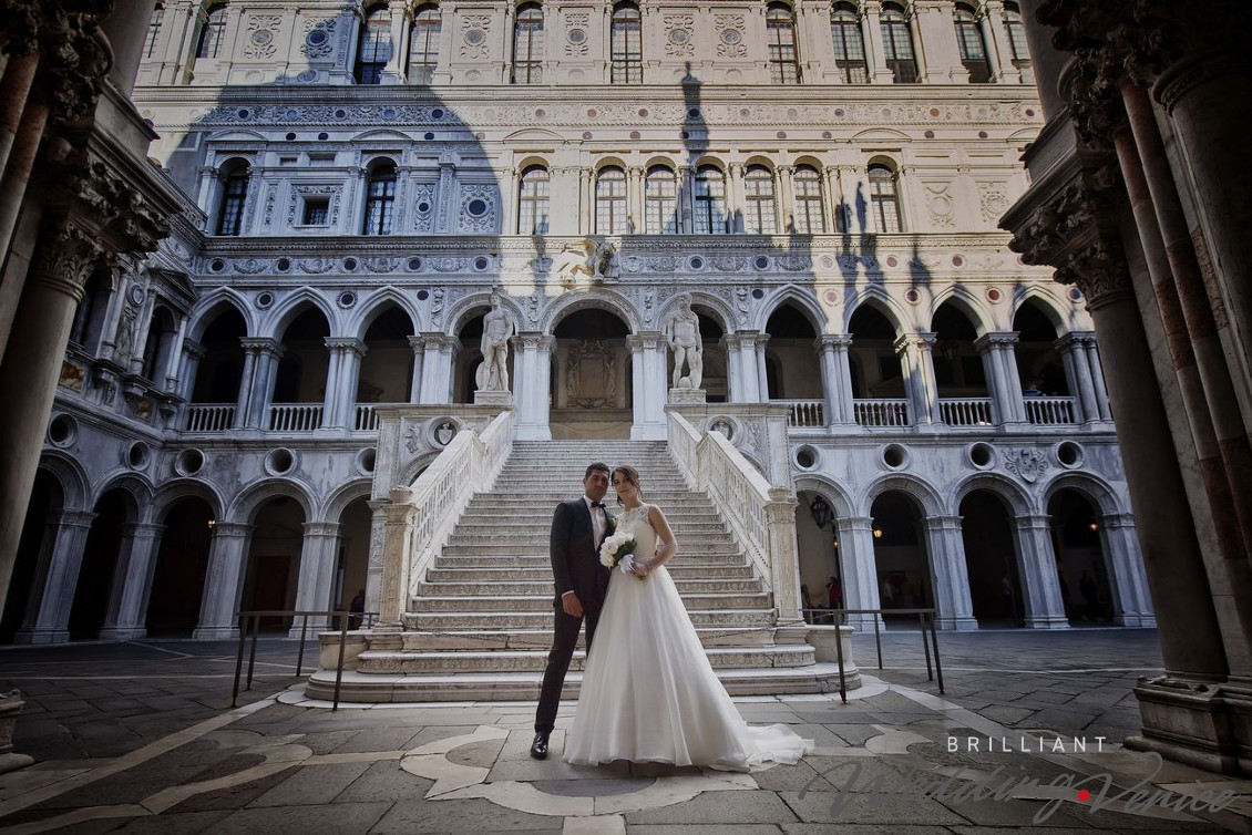 Matrimonio intimo in uno dei palazzi più romantici di Venezia, Italia