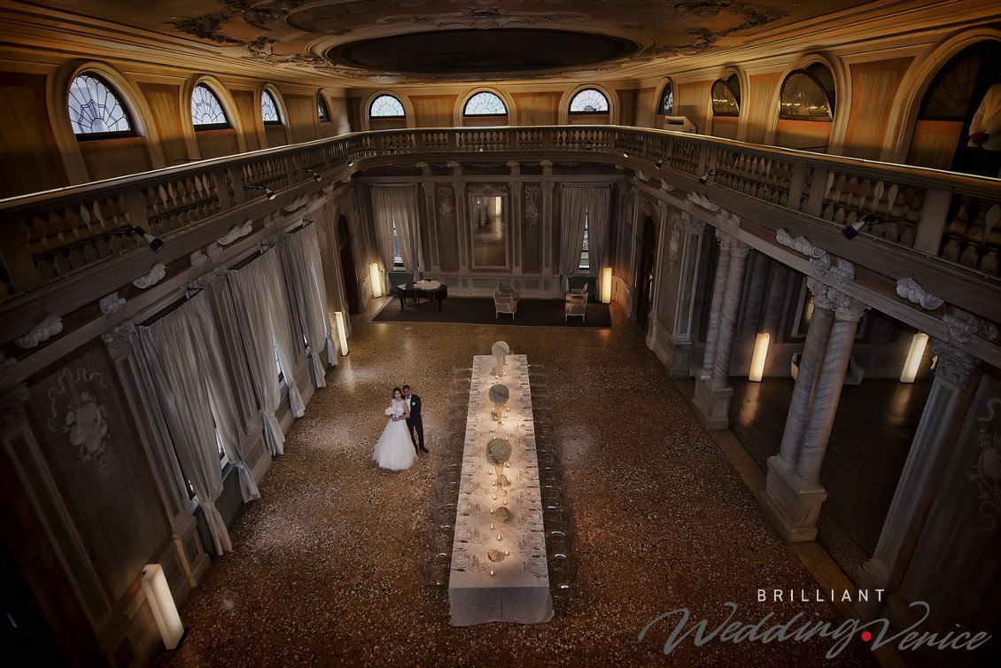 Matrimonio intimo in un romantico palazzo veneziano