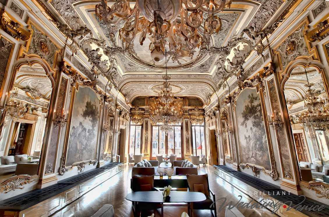 Matrimonio lussuoso Aman Venezia: la sala gialla